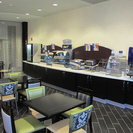Holiday Inn Express & Suites Kansas City Airport By Ihg Экстерьер фото