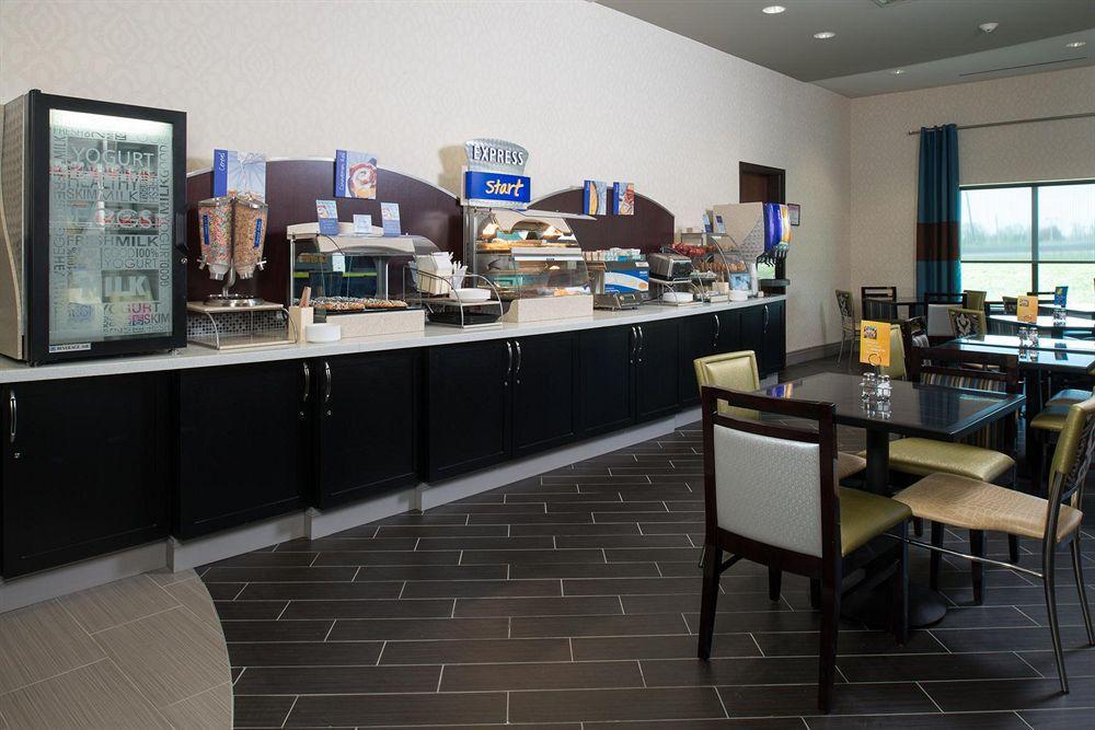 Holiday Inn Express & Suites Kansas City Airport By Ihg Ресторан фото