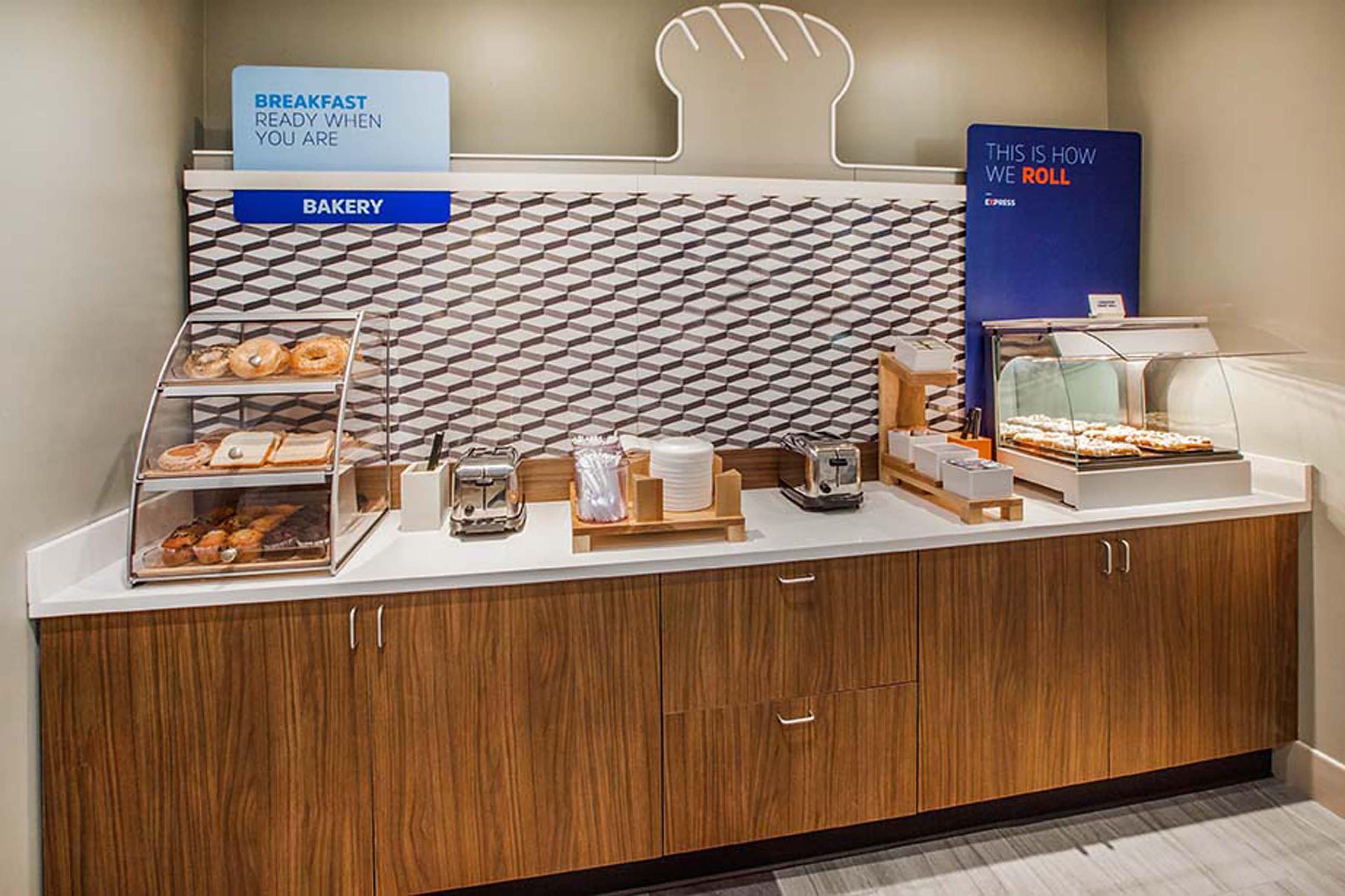 Holiday Inn Express & Suites Kansas City Airport By Ihg Экстерьер фото