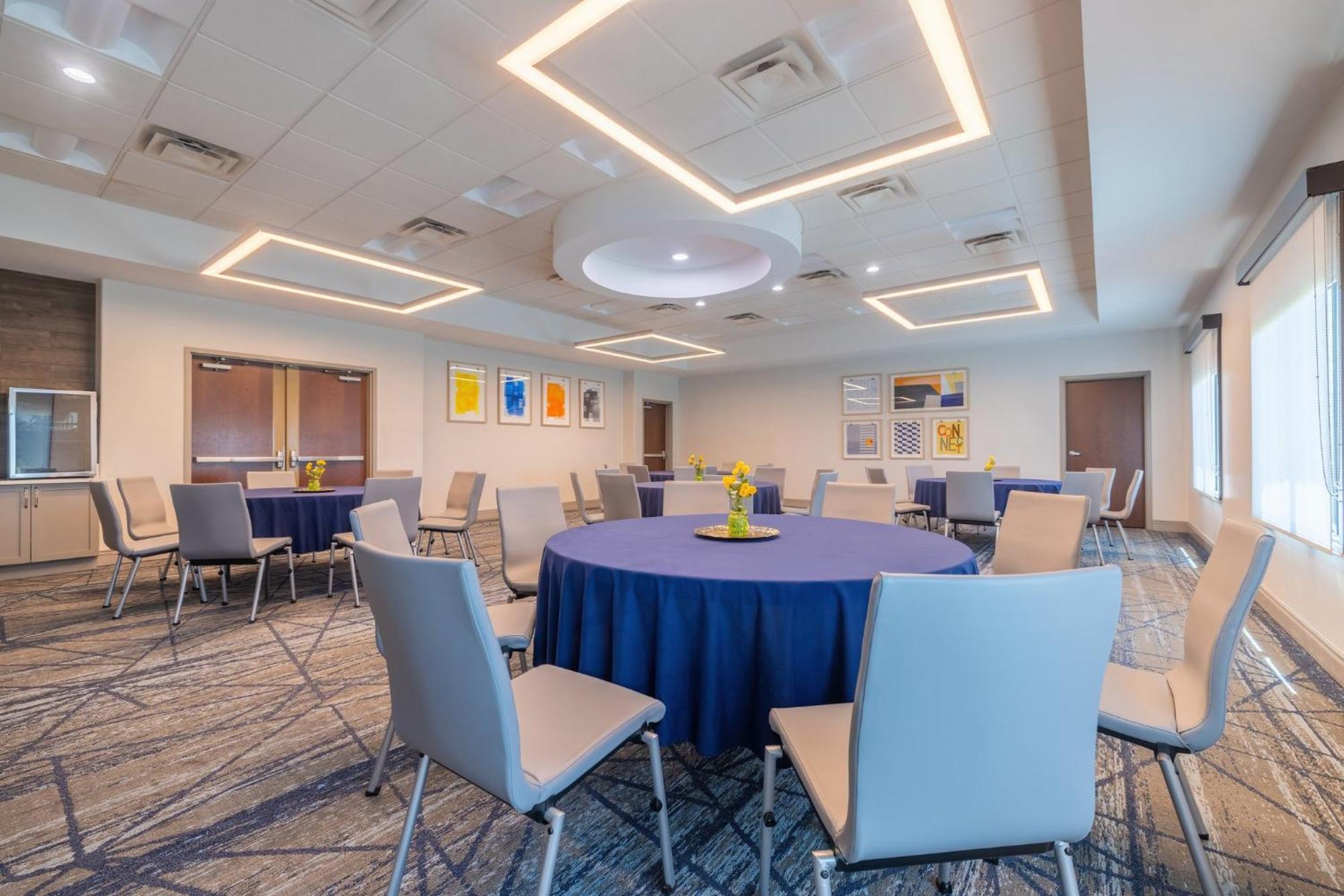 Holiday Inn Express & Suites Kansas City Airport By Ihg Экстерьер фото