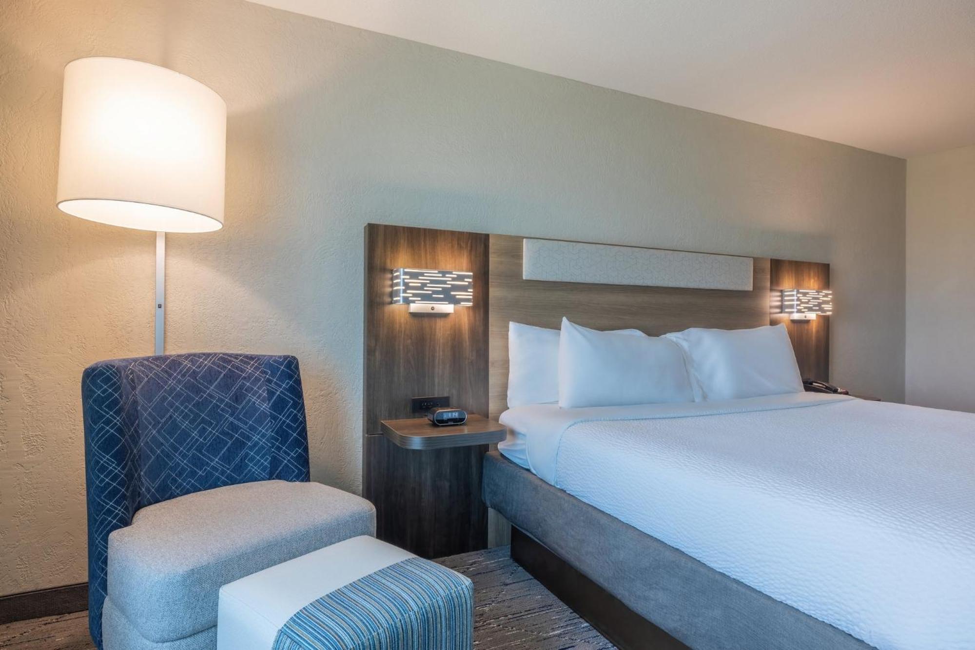 Holiday Inn Express & Suites Kansas City Airport By Ihg Экстерьер фото