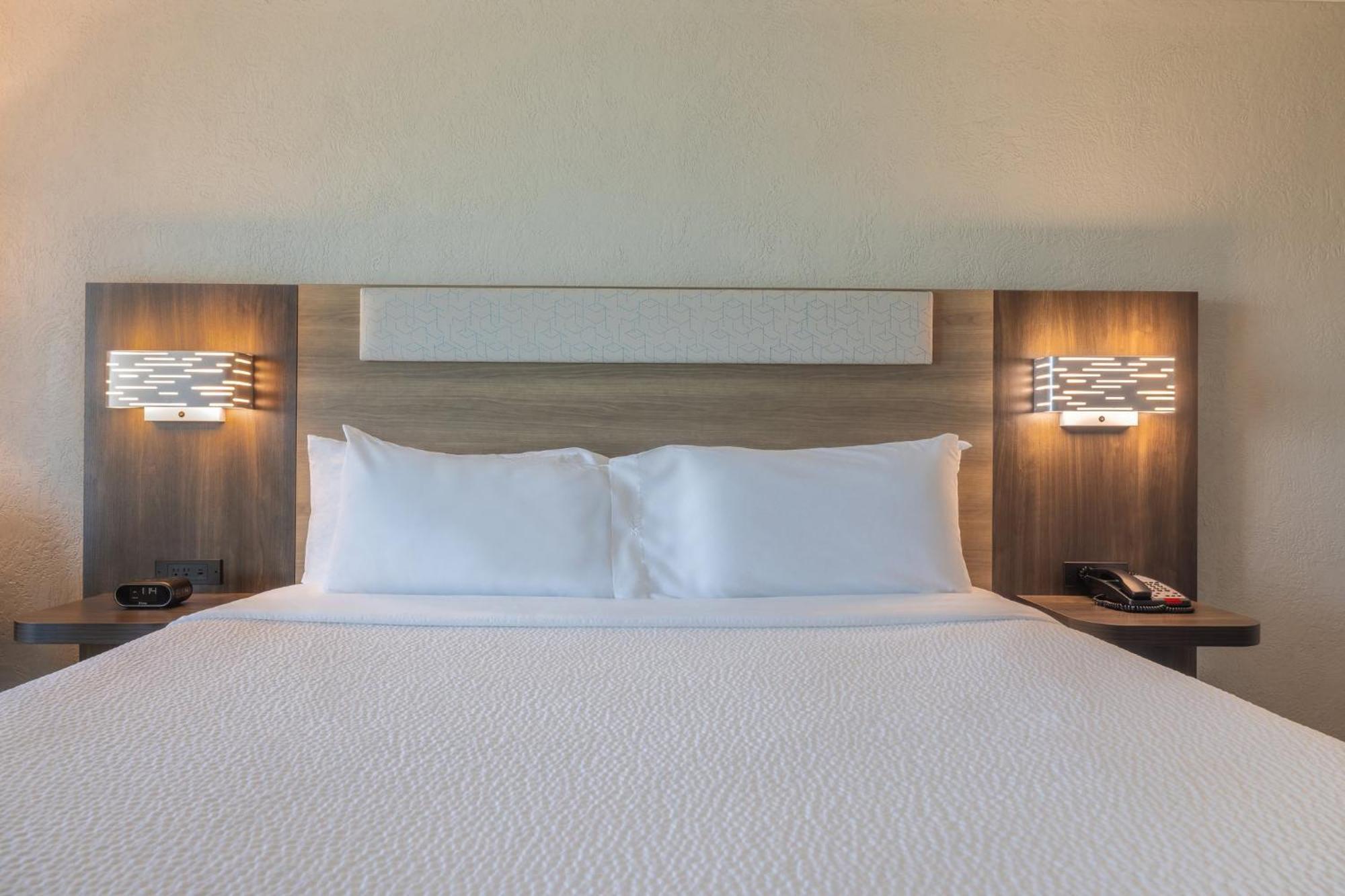 Holiday Inn Express & Suites Kansas City Airport By Ihg Экстерьер фото