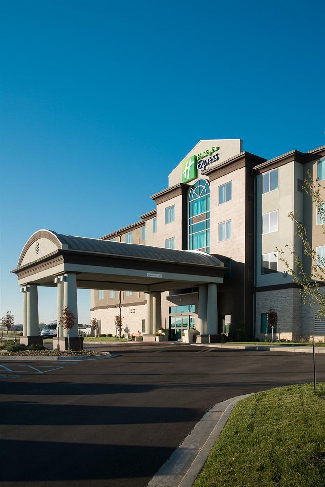 Holiday Inn Express & Suites Kansas City Airport By Ihg Экстерьер фото